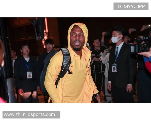 足球场上的哨牙传奇球星是谁 他为何成为球迷心中的焦点人物