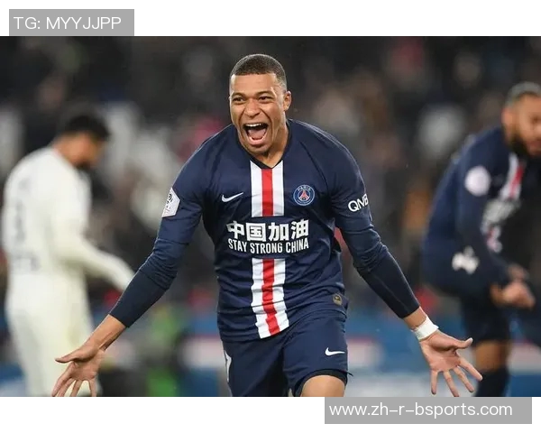 《足球明星卡片对决赛引爆激情 足球综艺新风潮全面开启》 《足球明星卡片对决赛引爆激情 足球综艺新风潮全面开启》